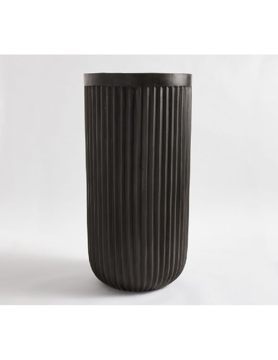 Maceta Fluted de cemento con sistema automático de riego