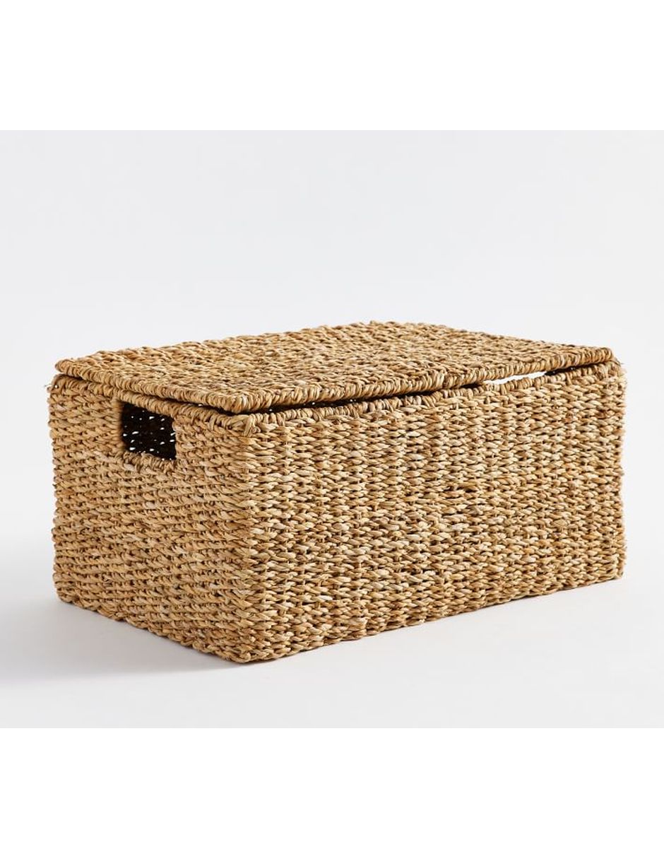 Canasta con forma rectangular de ratán
