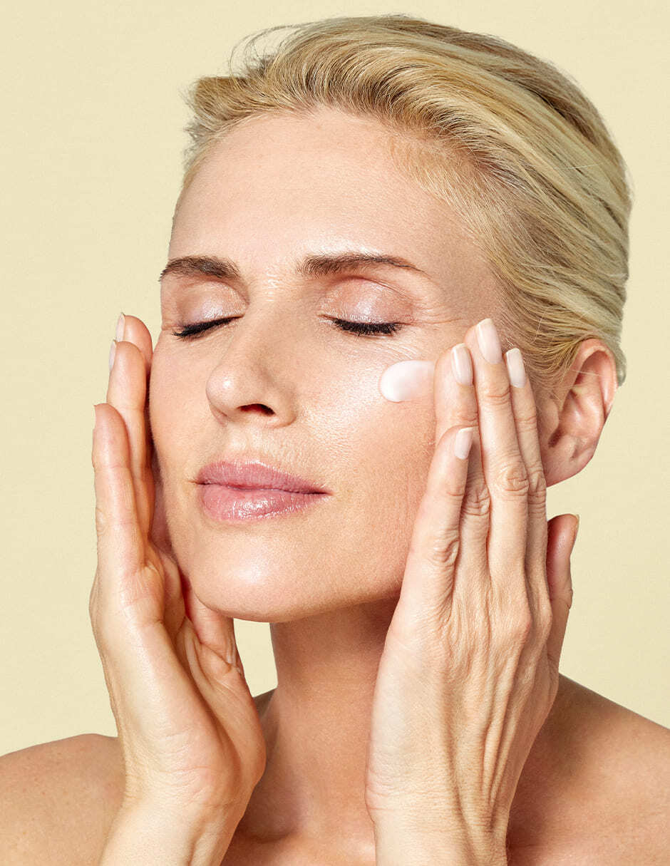 Crema facial recomendada para prevenir signos de la edad de noche A.g.e Reverse Night Isdin para todo tipo de piel