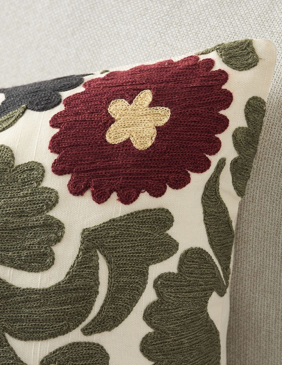 Funda cojín sofia embroidered lumbar 2