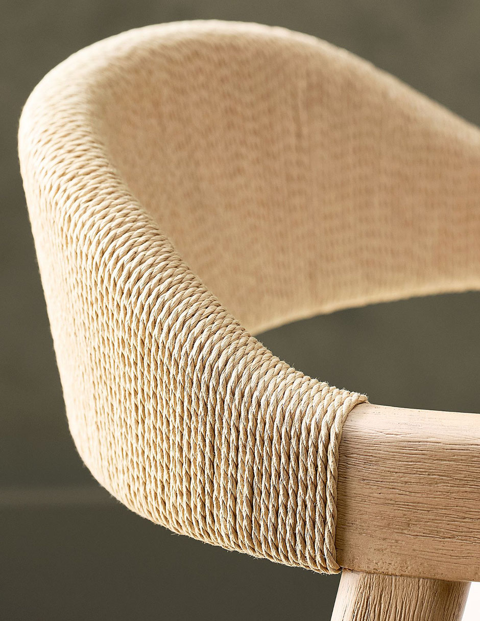 Silla con brazos Nishan de madera de caucho 2