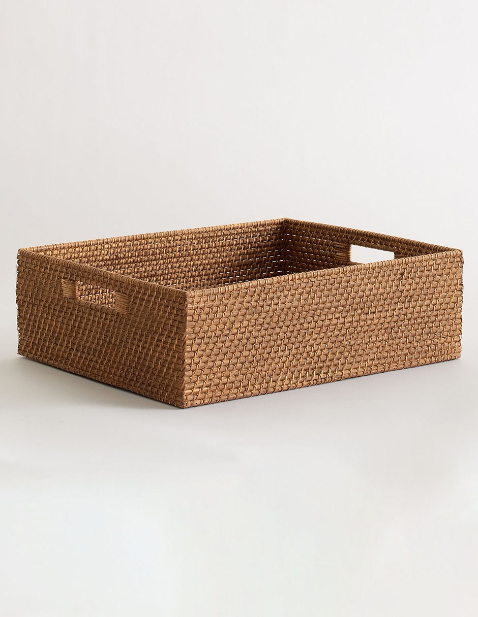 Canasta con forma rectangular de ratán